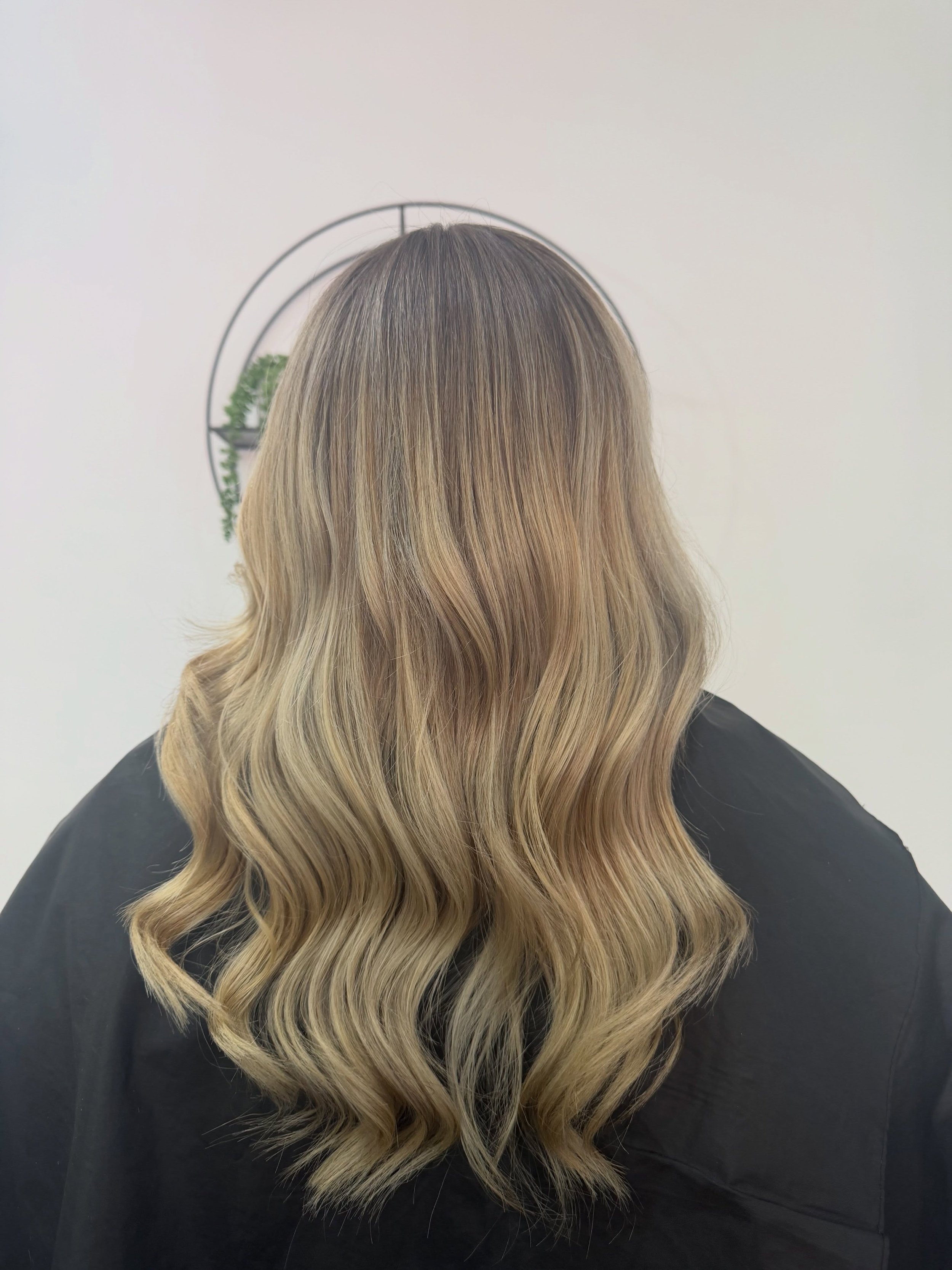 This is your reminder to book your next balayage appointment 🤍
&bull;
&bull;
@meganberstonx 
#edinburgh #edinburghhairdresser #salon #balayage #blonde