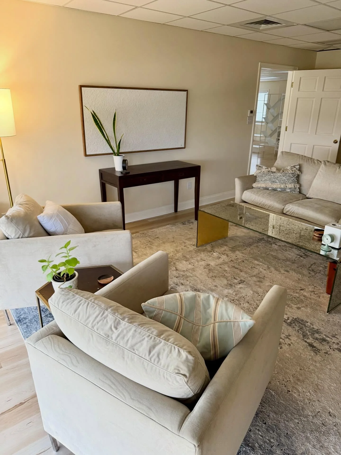 Step into my beautiful office 🤍🤍🤍
I met with the team today! You have got to meet these warm, kind, funny and skilled therapists. We are taking new clients :)