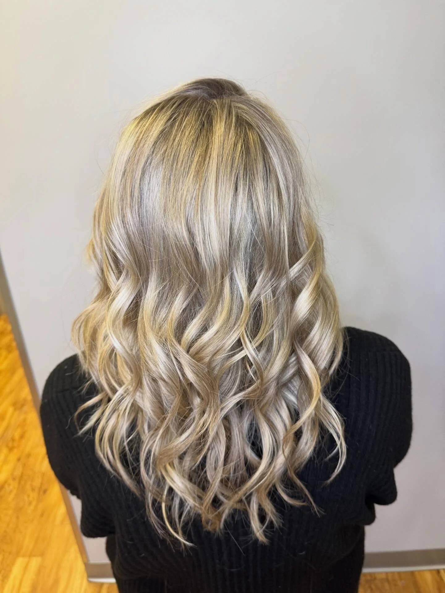 Bright, but intentional&hellip;

Now booking highlight appointments✨
Let&rsquo;s make a plan

📍Serving Cincinnati and NKY
🔗 Booking link in bio

#nkyhairstylist #florencekyhairstylist #unionkyhairstylist #nkycolorist