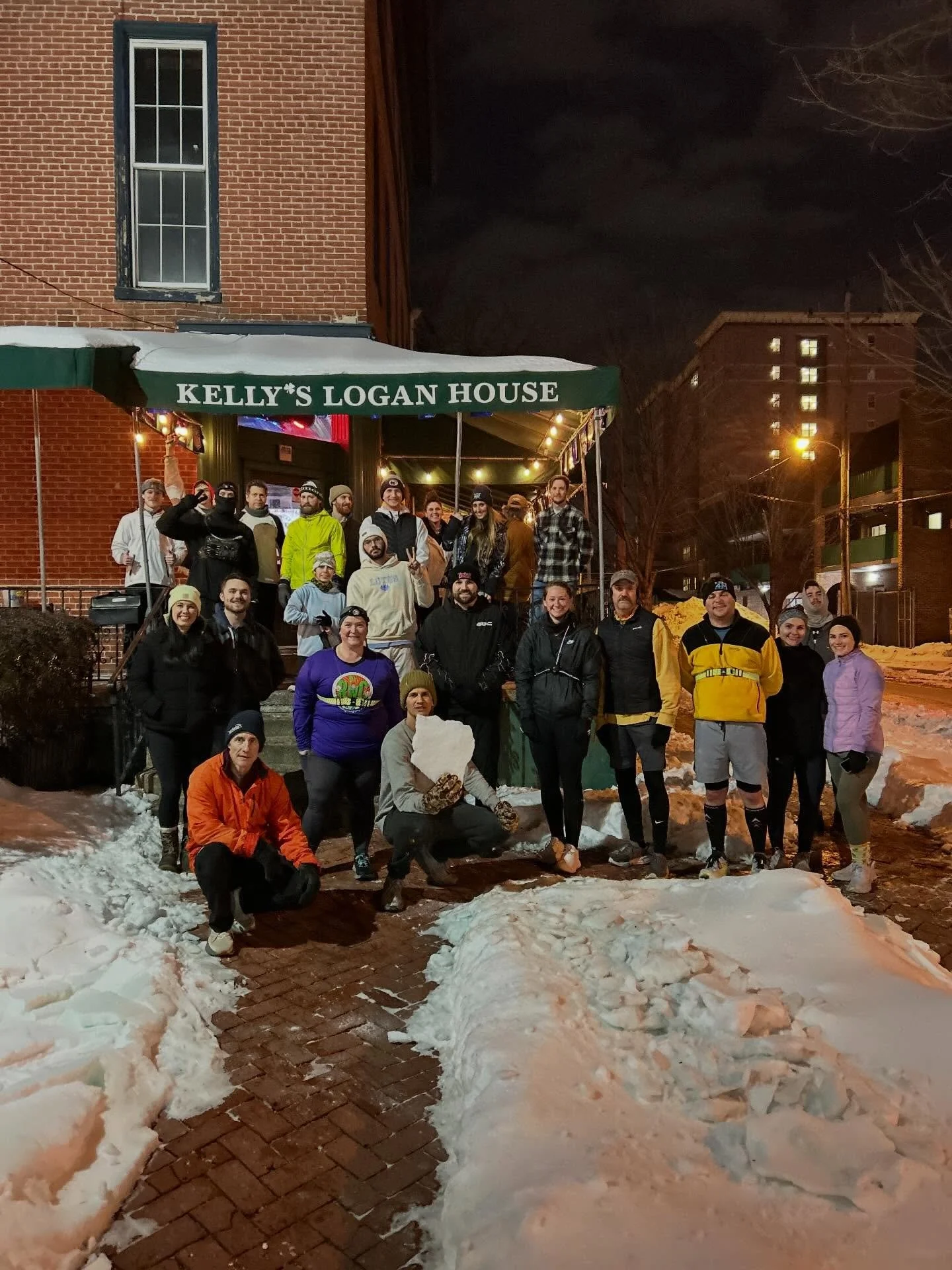 A solid crew for - temps! 
Stay warm yall! 
Check out @trolleyretrorun and don&rsquo;t forget to sign up!