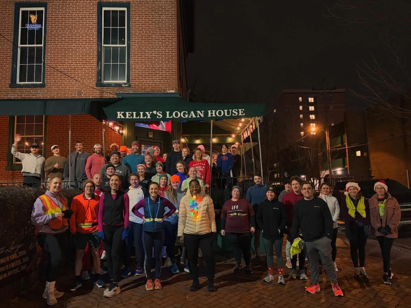 MERRY CHRISTMAS AND HAPPY HOLIDAYS 🎄🎅🏽🎄
Grateful for all those who make up this amazing TRC community&hearts;️ Thank you @kellysloganhouse for hosting us each week and helping Wilmington come together in this way! Excited to have spent this run w