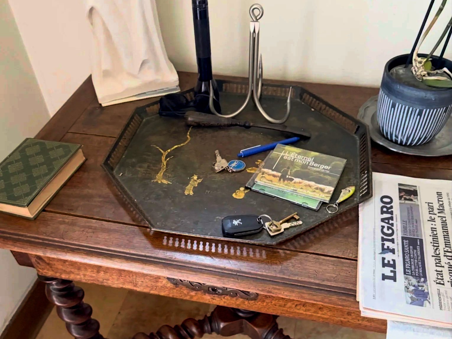 The Outlastian metric