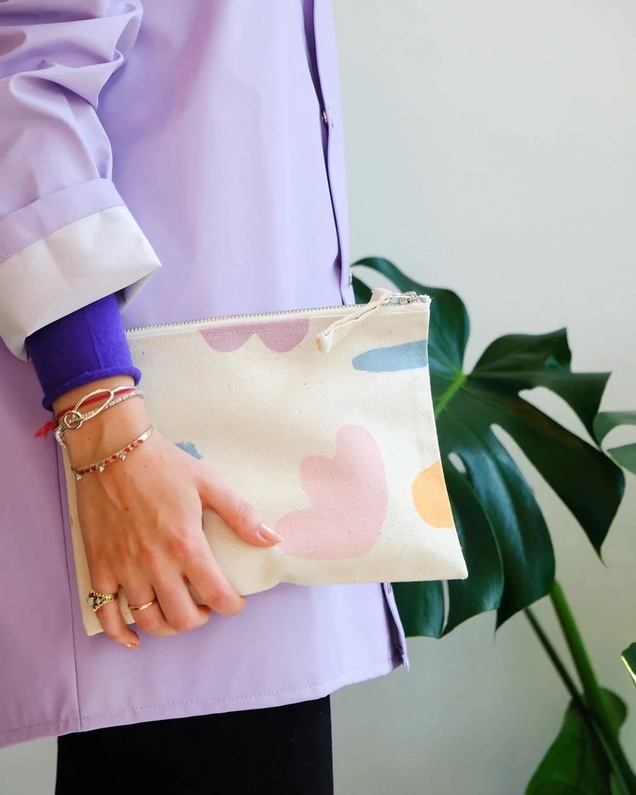 &ldquo;Color is for me the purest form of expression, the purest abstract reality.&rdquo;&nbsp;Jim Hodge 💜

#zeleberlin #onlineconceptstore #conceptstore #design #interior #interiordesign #interioraccessories #berlin #interiorvibes #homedecor #inter