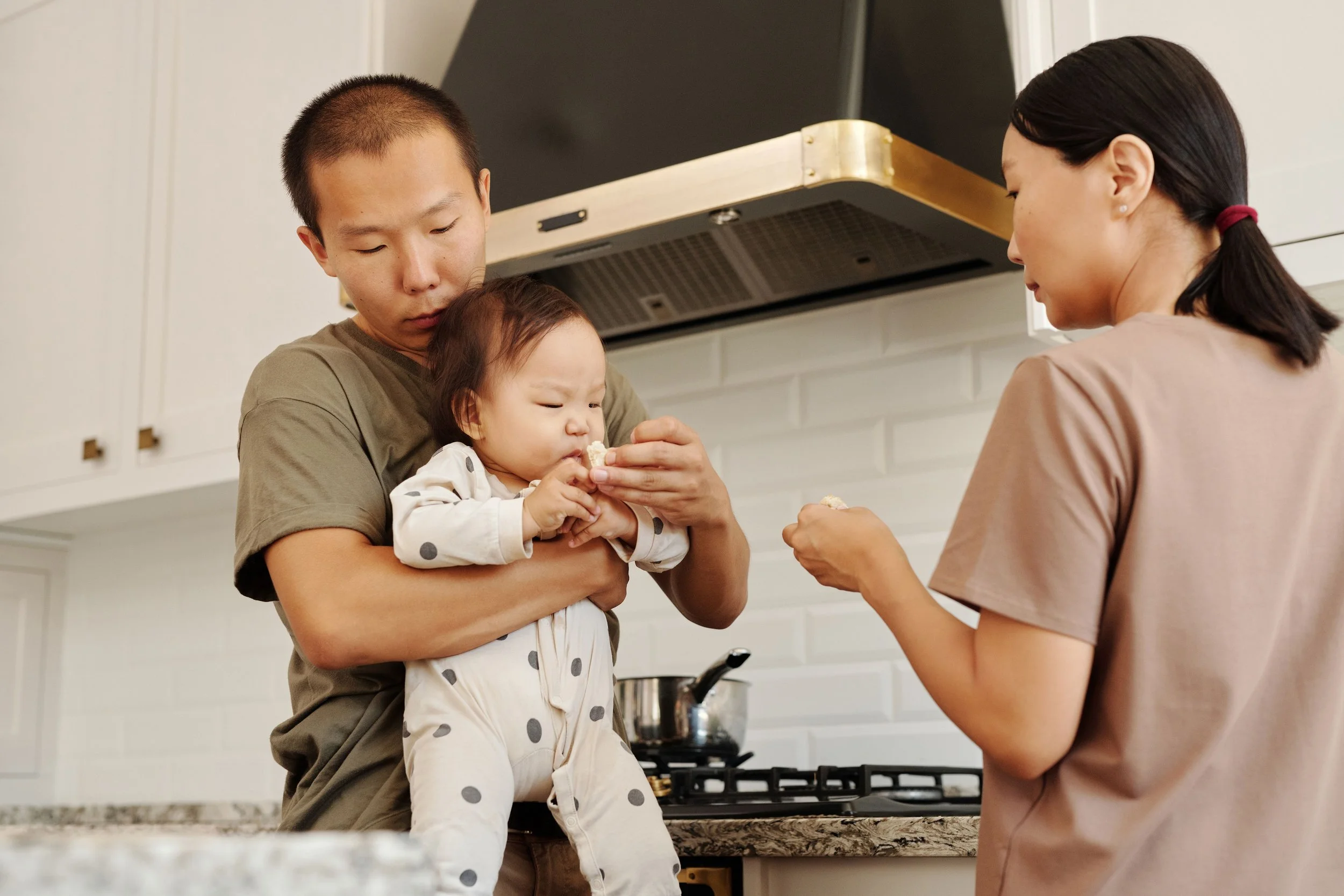 To impose an economic cage on mothers; Mama’s post (妈妈岗) : issues and implications