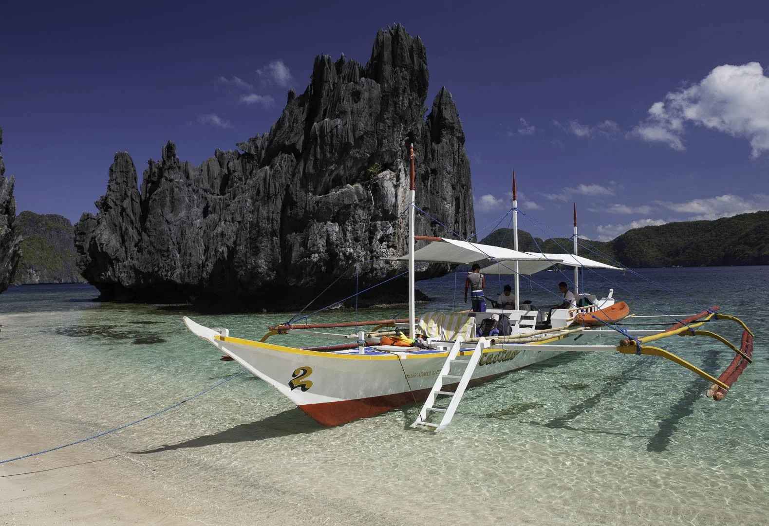 josephbphotography-travels-philippines-palawan-el-nido-islands-lagoon-traditional-boat.jpg