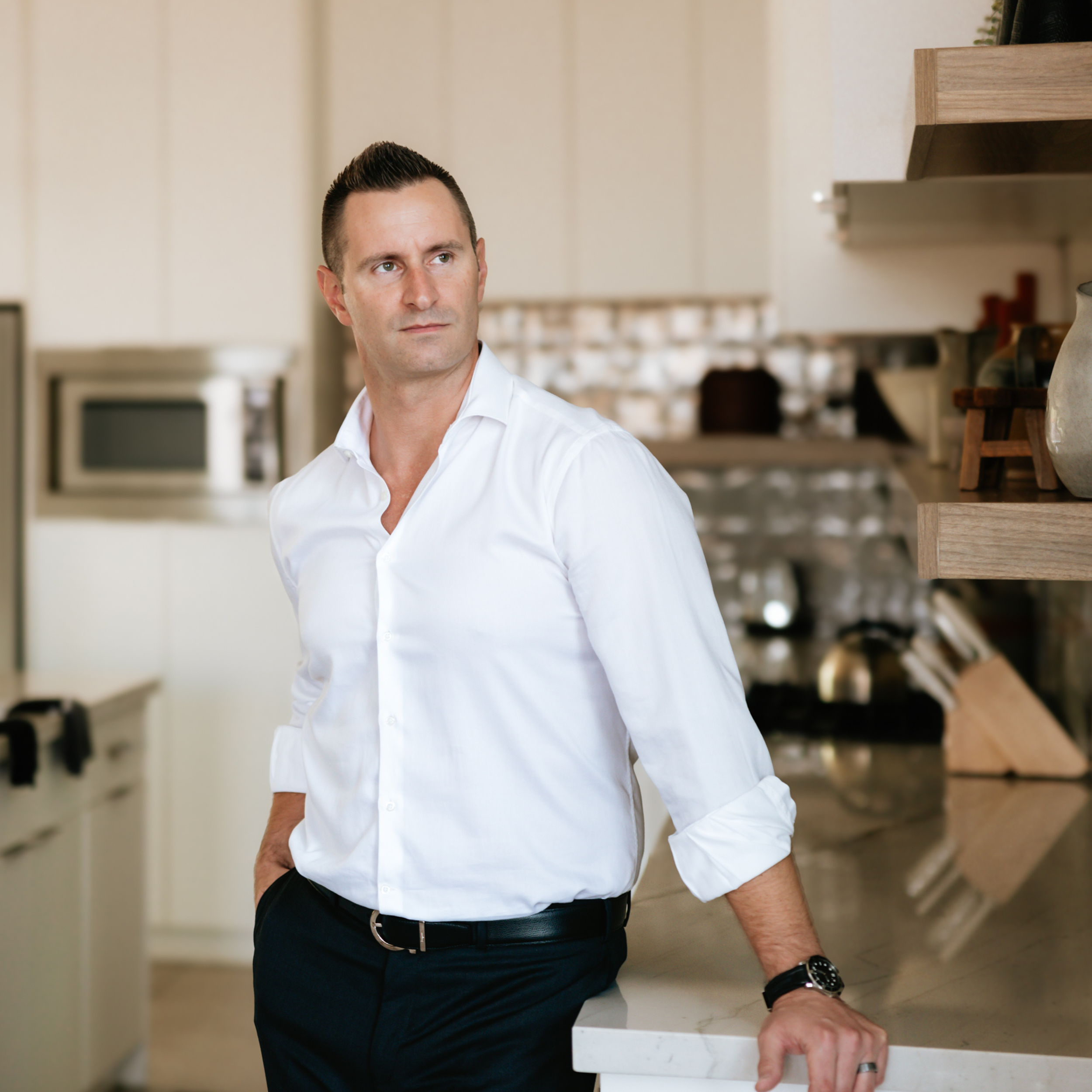 Real Estate Team vs. Solo Agent: Pros and Cons