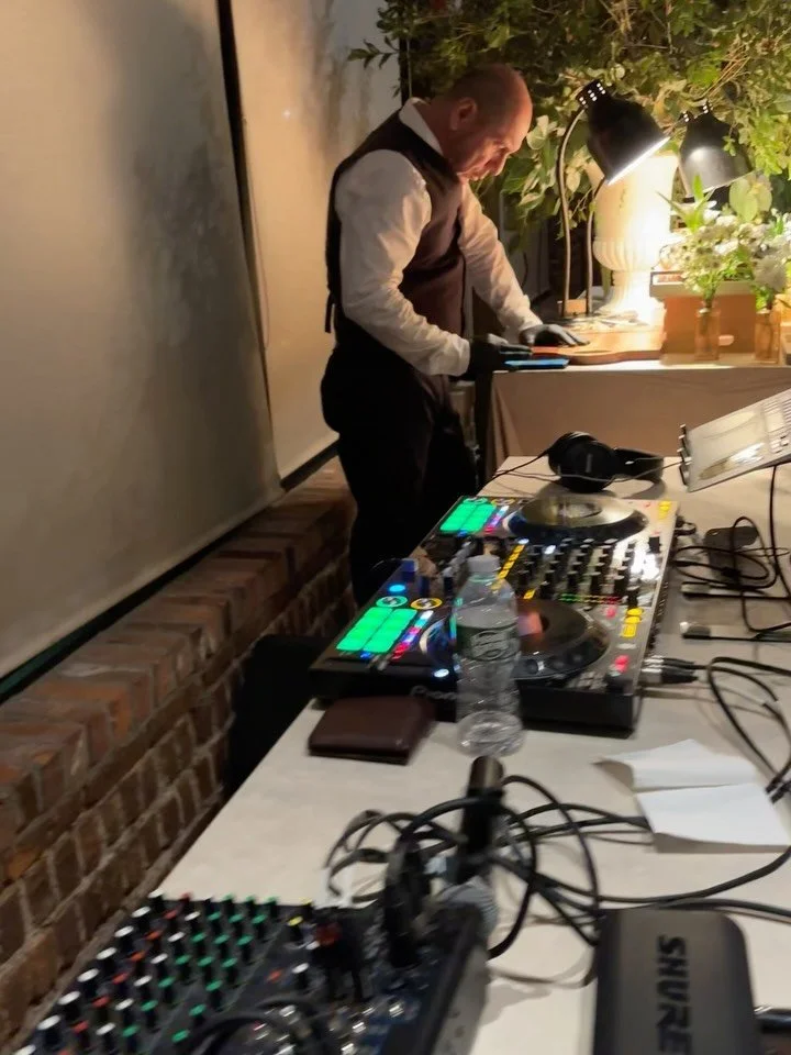 Mendel &amp; Miriam&rsquo;s Lechayim 🥂🥂🥂#dj #lechayim #thearches #chabad #engagement