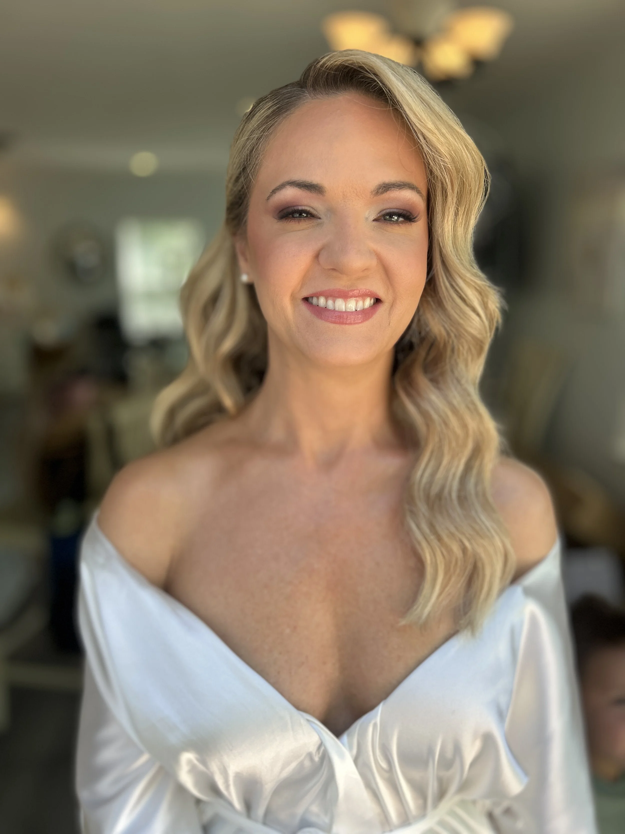 Luxury bridal hairstyle with blonde Hollywood glam waves for a Florida wedding by Tampa and St. Petersburg bridal hairstylist Lori Brooks Beauty. Elegant, long-lasting wedding hair designed to withstand heat and humidity.