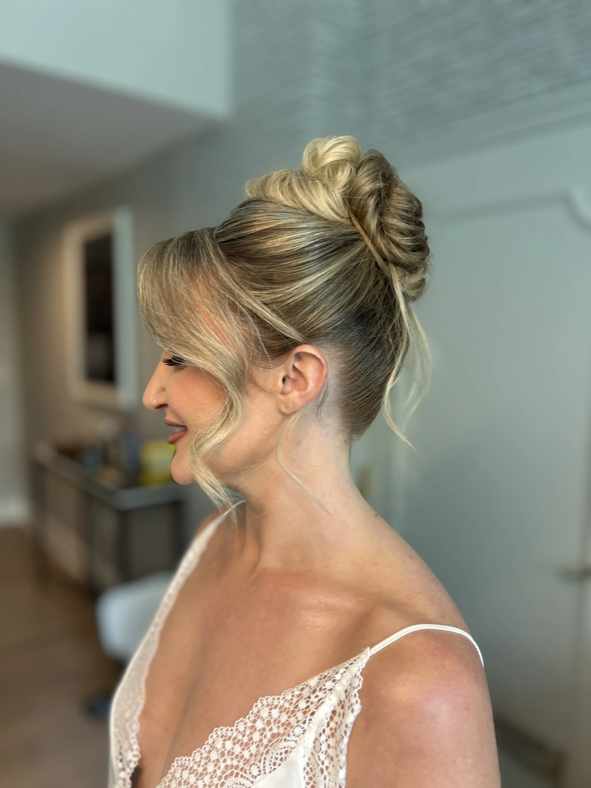 Classic Hollywood glam bridal waves by Lori Brooks Beauty - bridal hair expert in Miami and Fort Lauderdale specializing in timeless, effortless glam. 