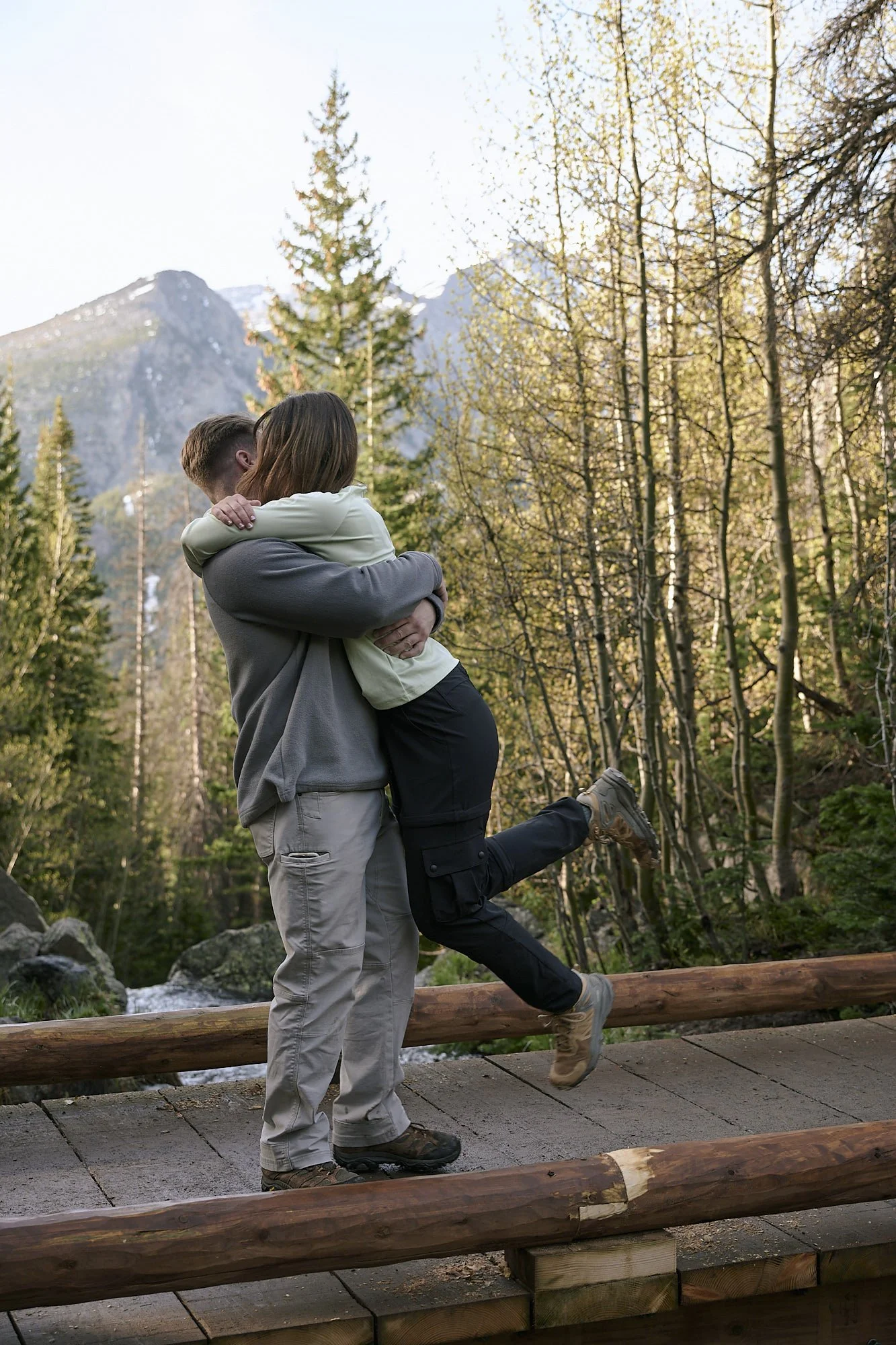 hiking-adventure-proposal-photoshoot.jpg