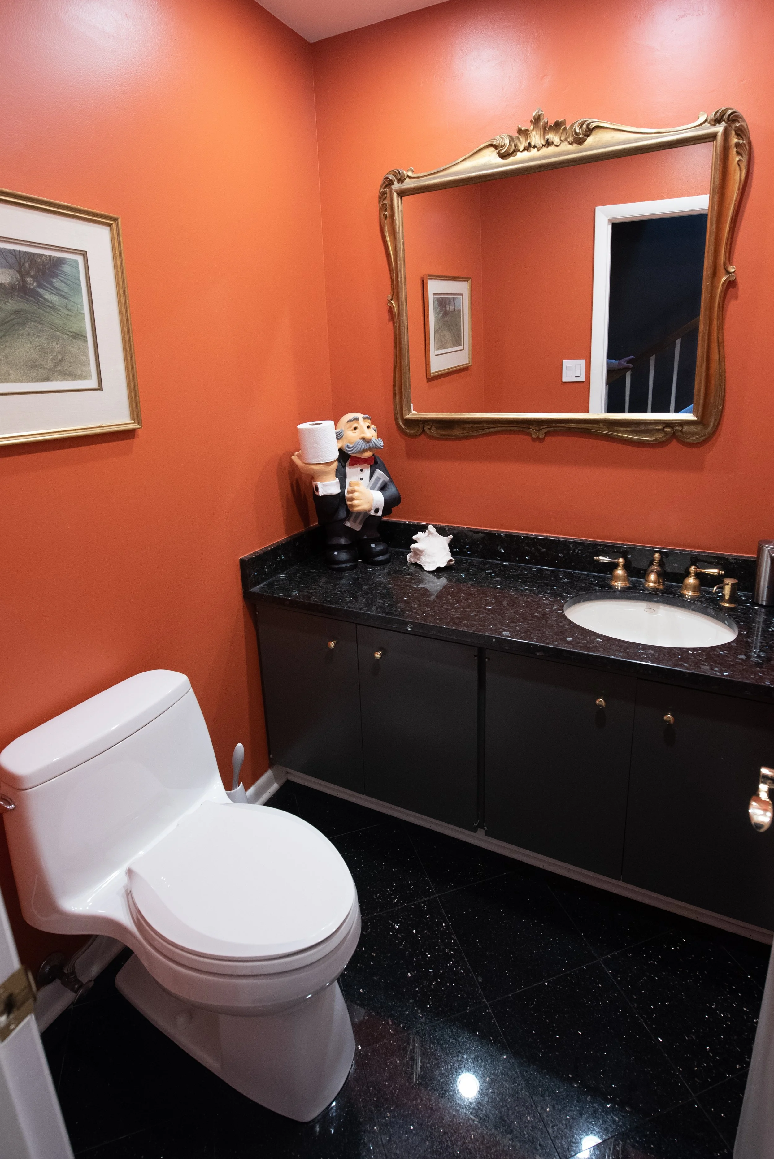 Half bathroom, main floor