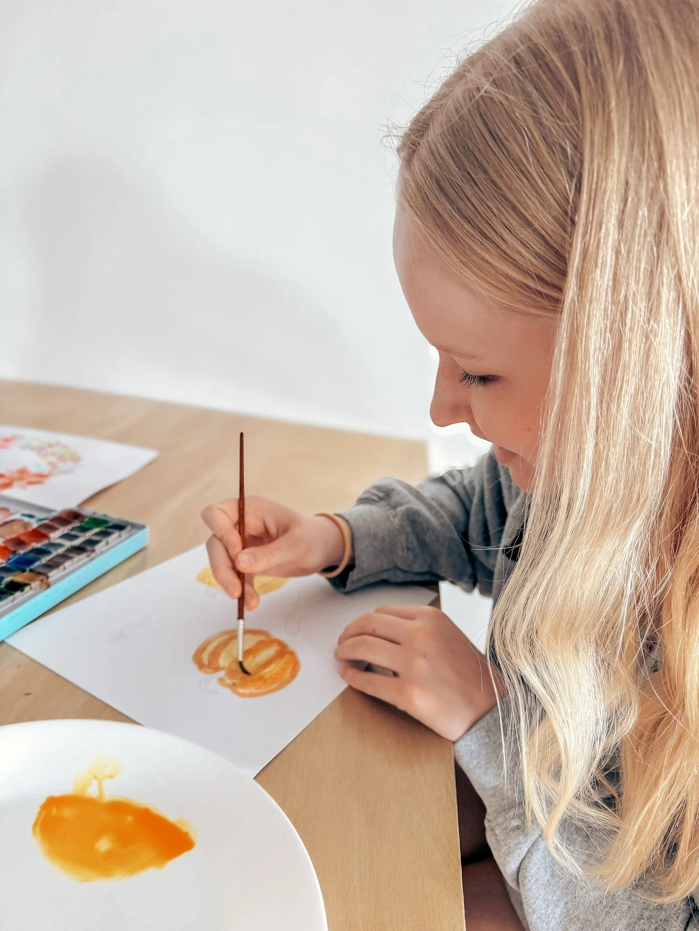 It&rsquo;s going to be a perfect weekend to cozy up to some watercolors. Literally one of my favorite things to do when I&rsquo;m stressed and feeling disconnected. 

The way the brush moves across the page and the paint layers in the texture of the 