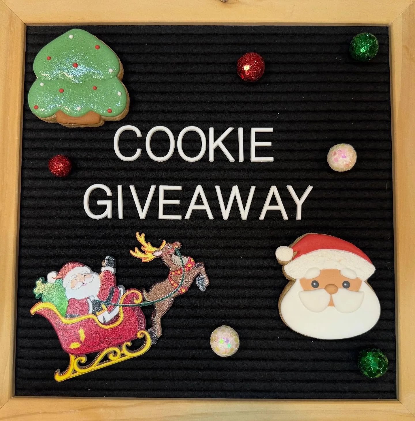 🎄✨CHRISTMAS COOKIE GIVEAWAY ✨🎄
This holiday season I am gifting one lucky winner 2 dozen decorated Christmas cookies (cinnamon sugar flavor) - perfect for gifting, sharing, or treating yourself to something sweet. This is my way of saying thank you