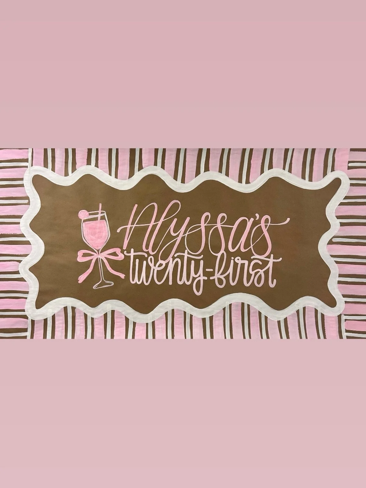 Stripes 🤝 a wavy border