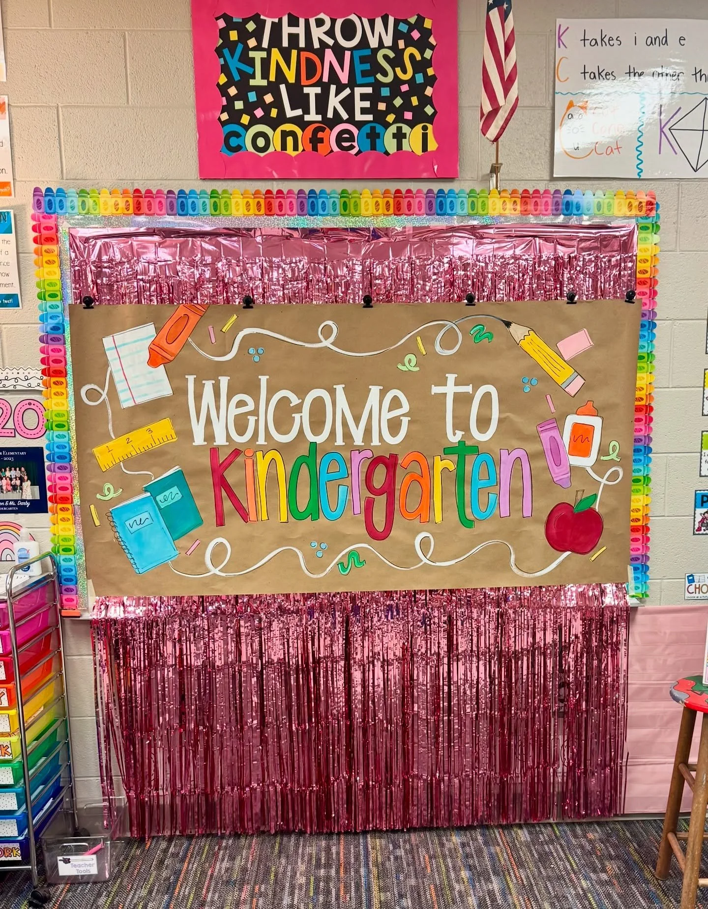 How cute is this!?!? 📚✏️🚌🖍️📘