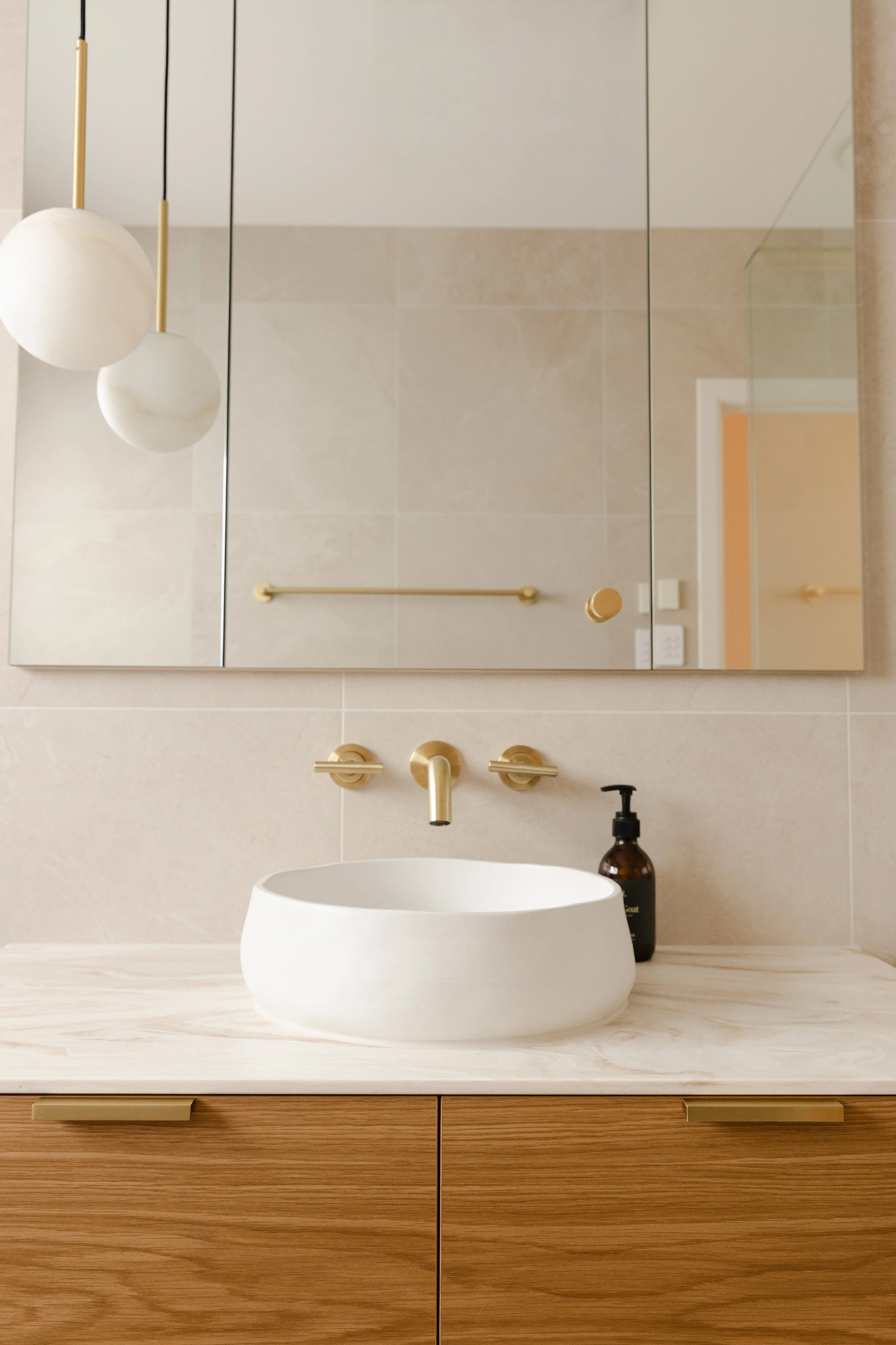 abmcabinetry - Interiors Guest Bathroom-4498_2.jpg