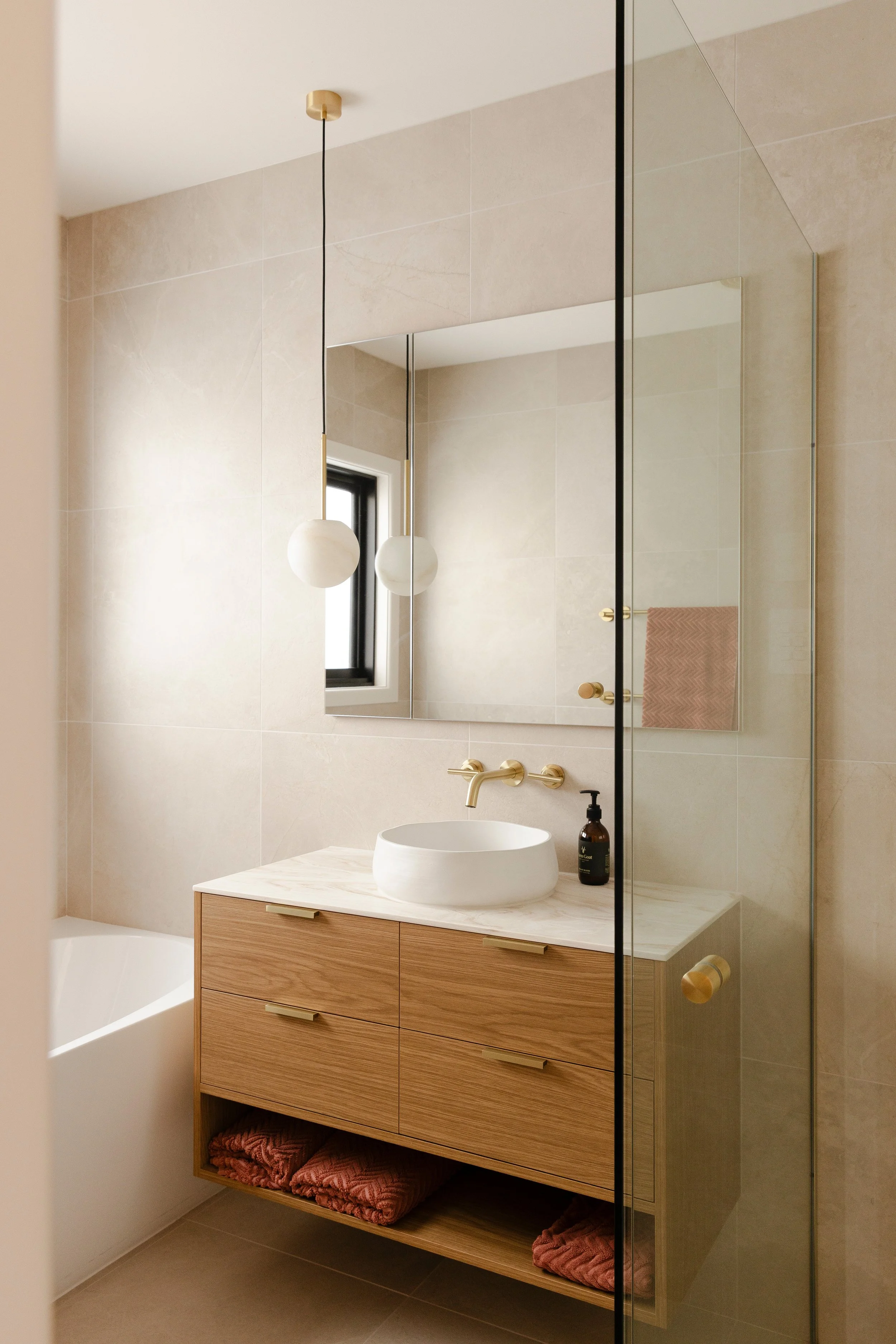 abmcabinetry - Interiors Guest Bathroom-4496_2.jpg
