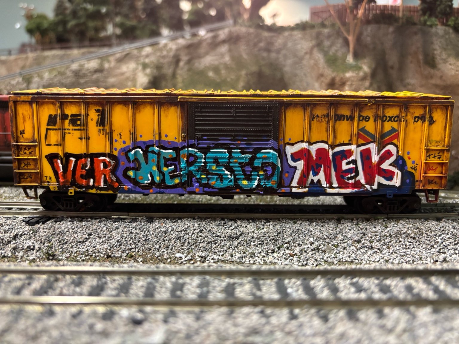 GGT-Railbox-graffitti-weathered-HO-boxcar.jpeg