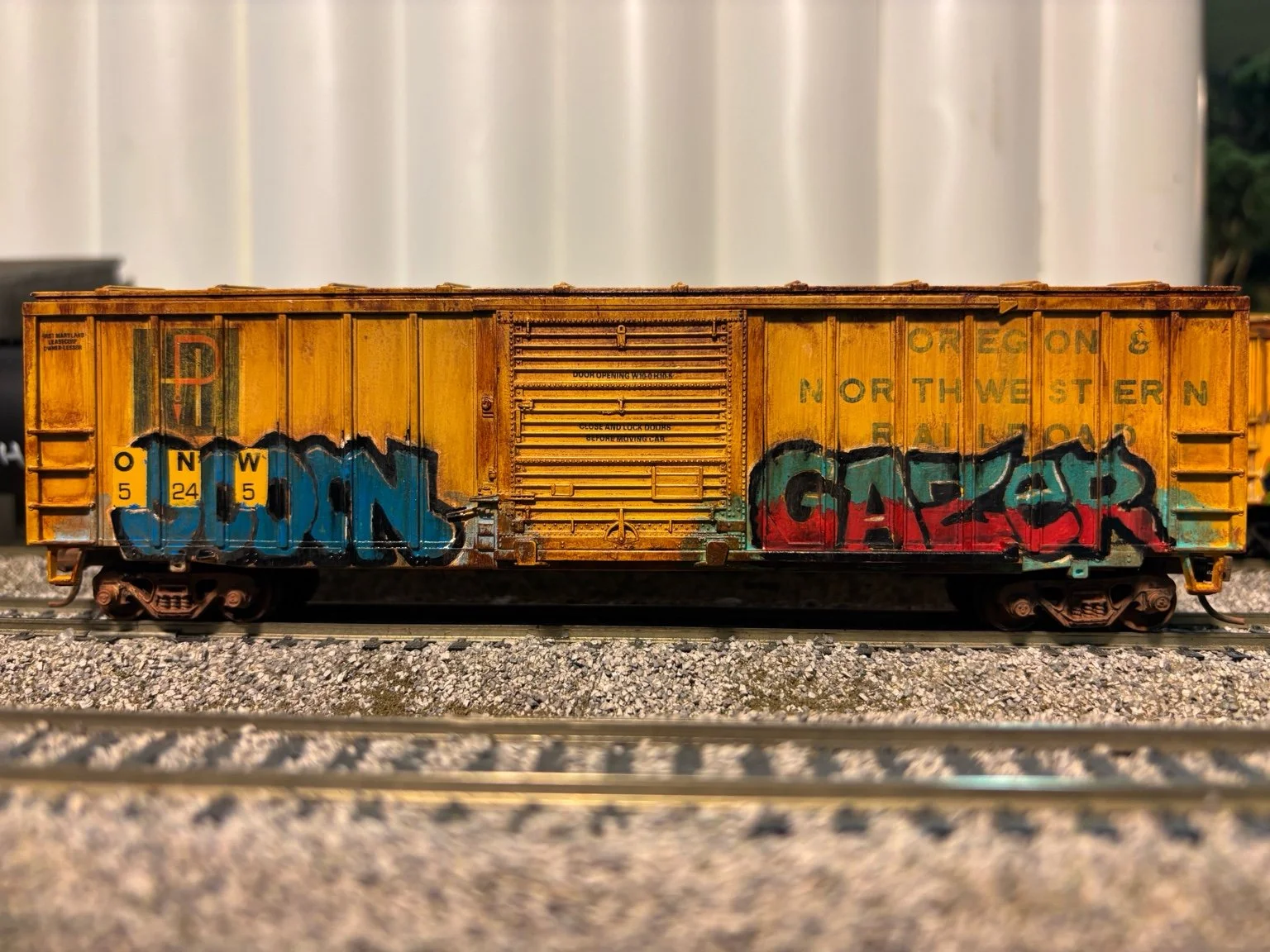 GGT-O&NW-boxcar-weathered-graffiti-HO.jpeg