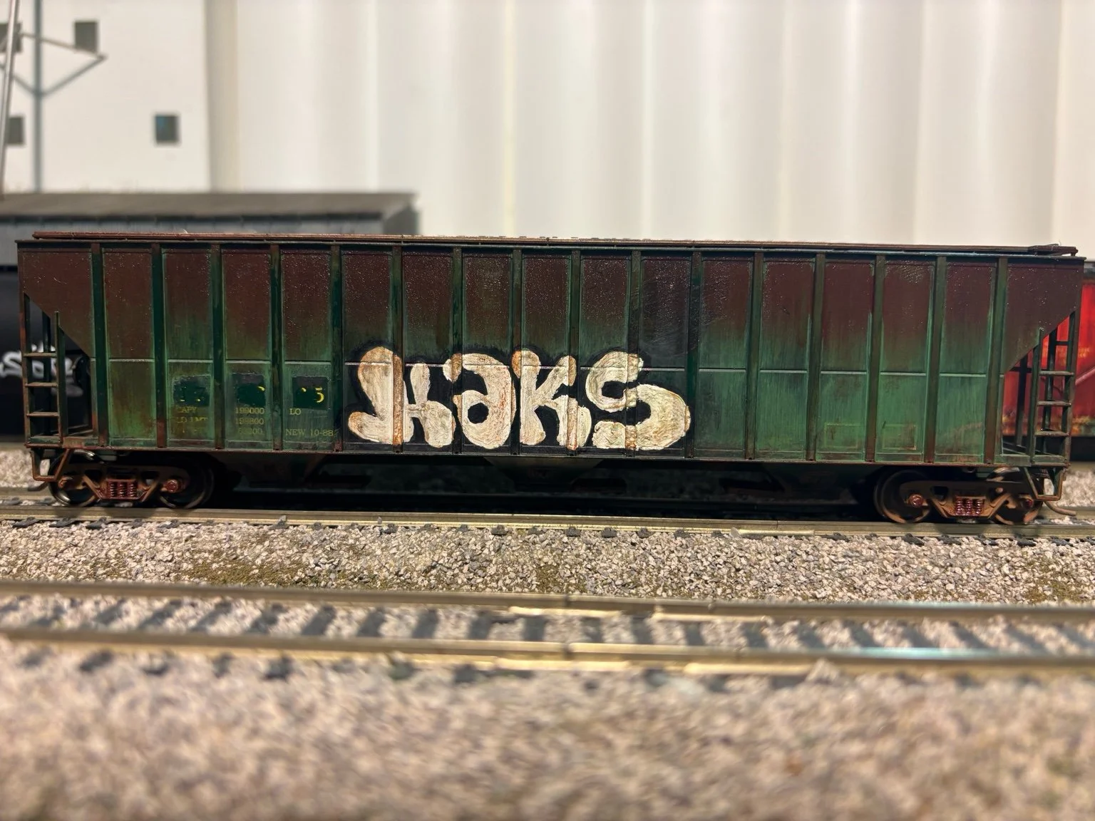 GGT-CNW-green-hopper-weathered-graffitti-HO.jpeg
