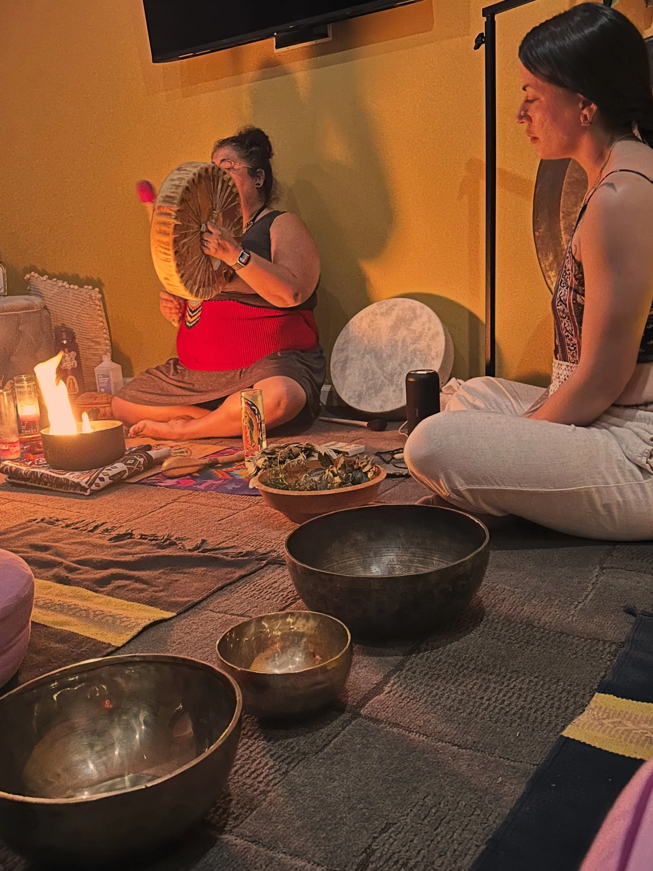 October&rsquo;s Grounded &amp; Rooted with @erikasoteria and @breathe_with_jen at @theprismandpendulum ❤️ A beautiful blending of 2 women&rsquo;s practice in service to others 🙏❤️ Keep an eye out for the next one in November. 

And thank you @crossr