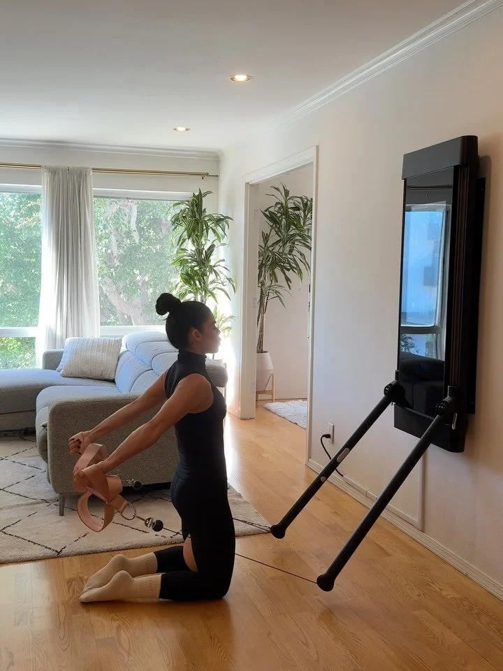 ✨ 3 Full Body Pilates Moves on your Cable Machine!

1. Kneeling Thrust: Works your glutes, core and upper body! Adding the Pilates ball creates more action for your inner thighs 🙌 

Tip: Lighter weight on these as the resistance is working against y