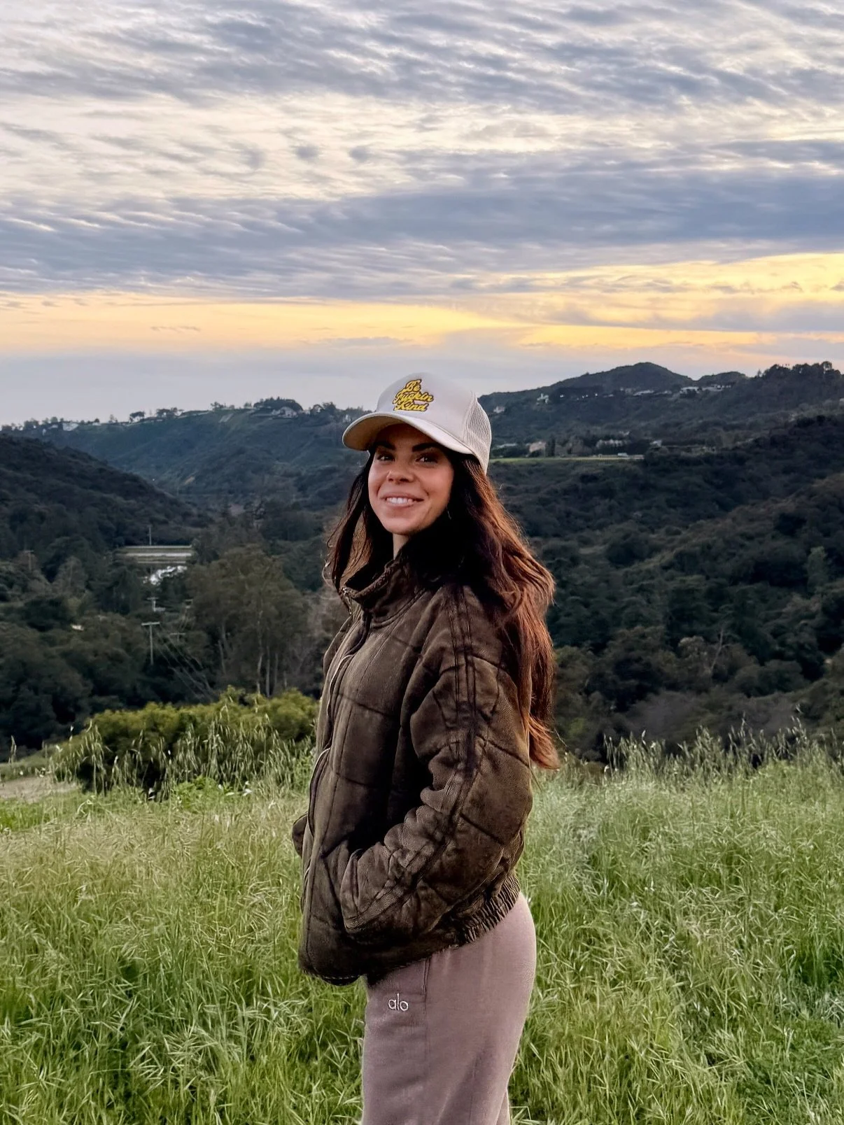 Love being the smallest one in the room 🪄 

#glowbyg
#keepitlight