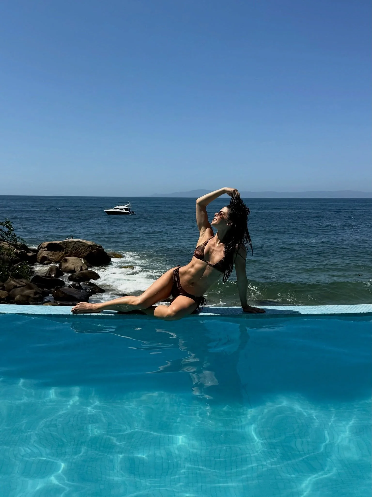 Just a brand new wife&hellip;

continuing to heal herself while guiding others through their own healing journey 💫

Life is a dream ✨

1. A moment for wifey
2. Guided Ice Plunge experience - everyone did amazing and huge transformations were birthed