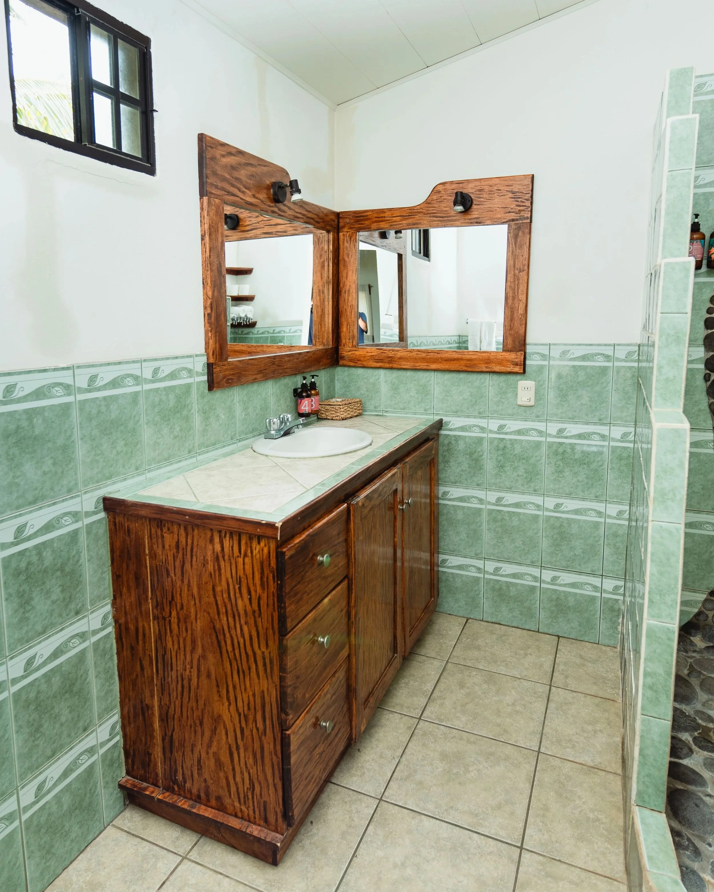 el-salvador-antire-resort-bathroom.jpg