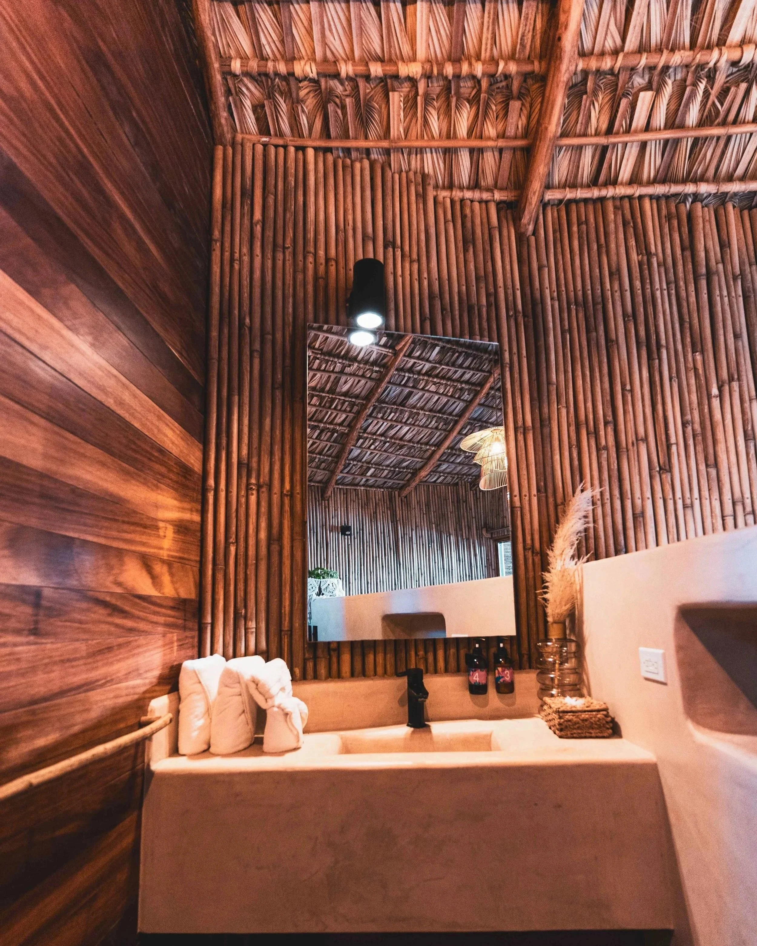 bathroom-tree-house-el-salvador.jpg
