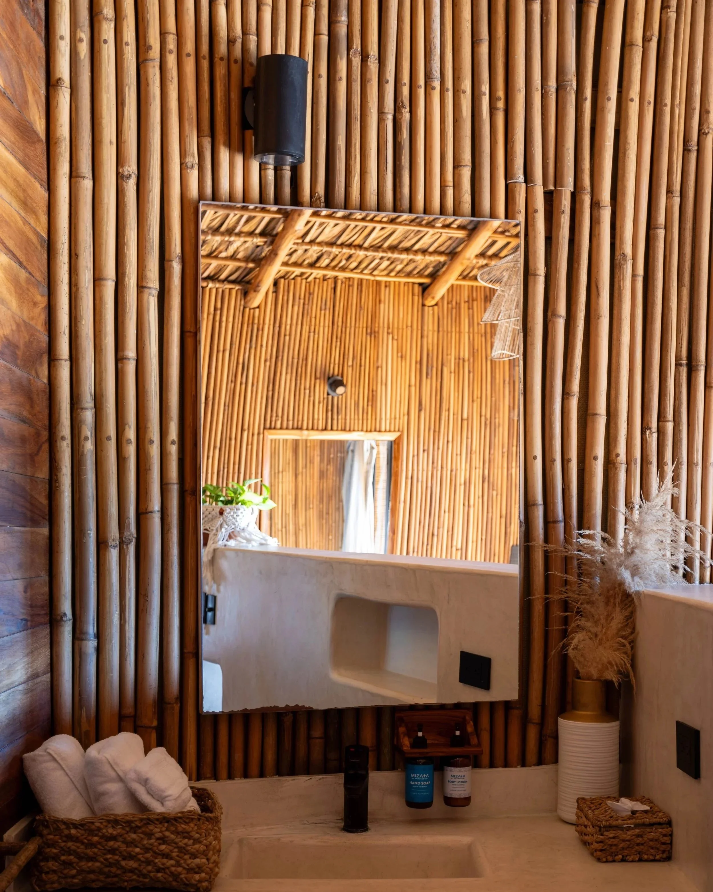bathroom-mizata-treehouse.jpg