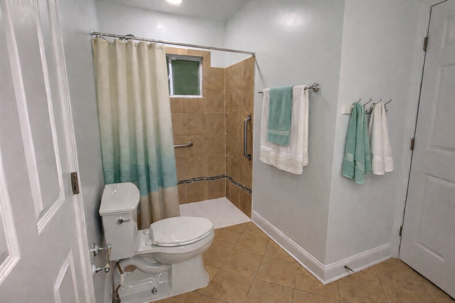 Private Suite 3 and 4 - Bathroom (Staged)