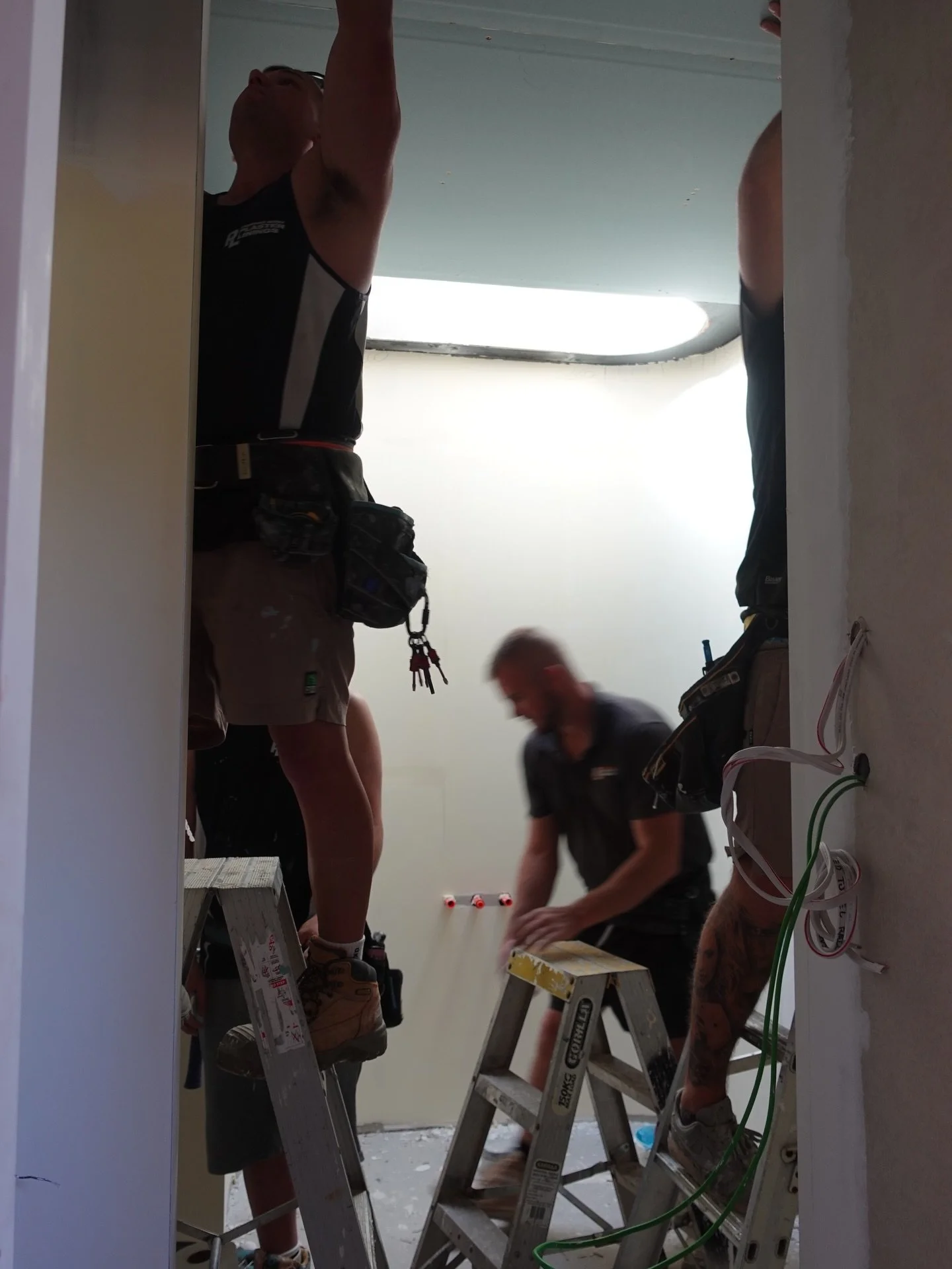 Obsessed with the curves in this bathroom! 

#merrigangconstruction #southernhighlandsbuilder #southernhighlands