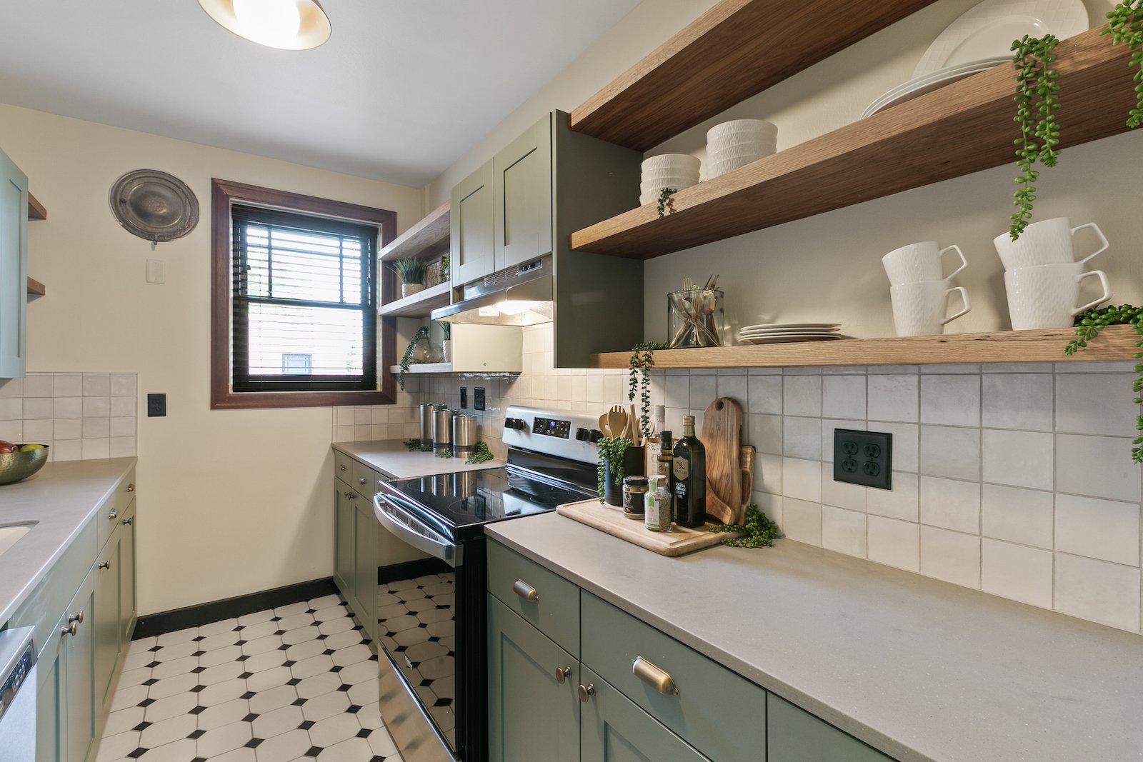 5 Kitchen.jpg