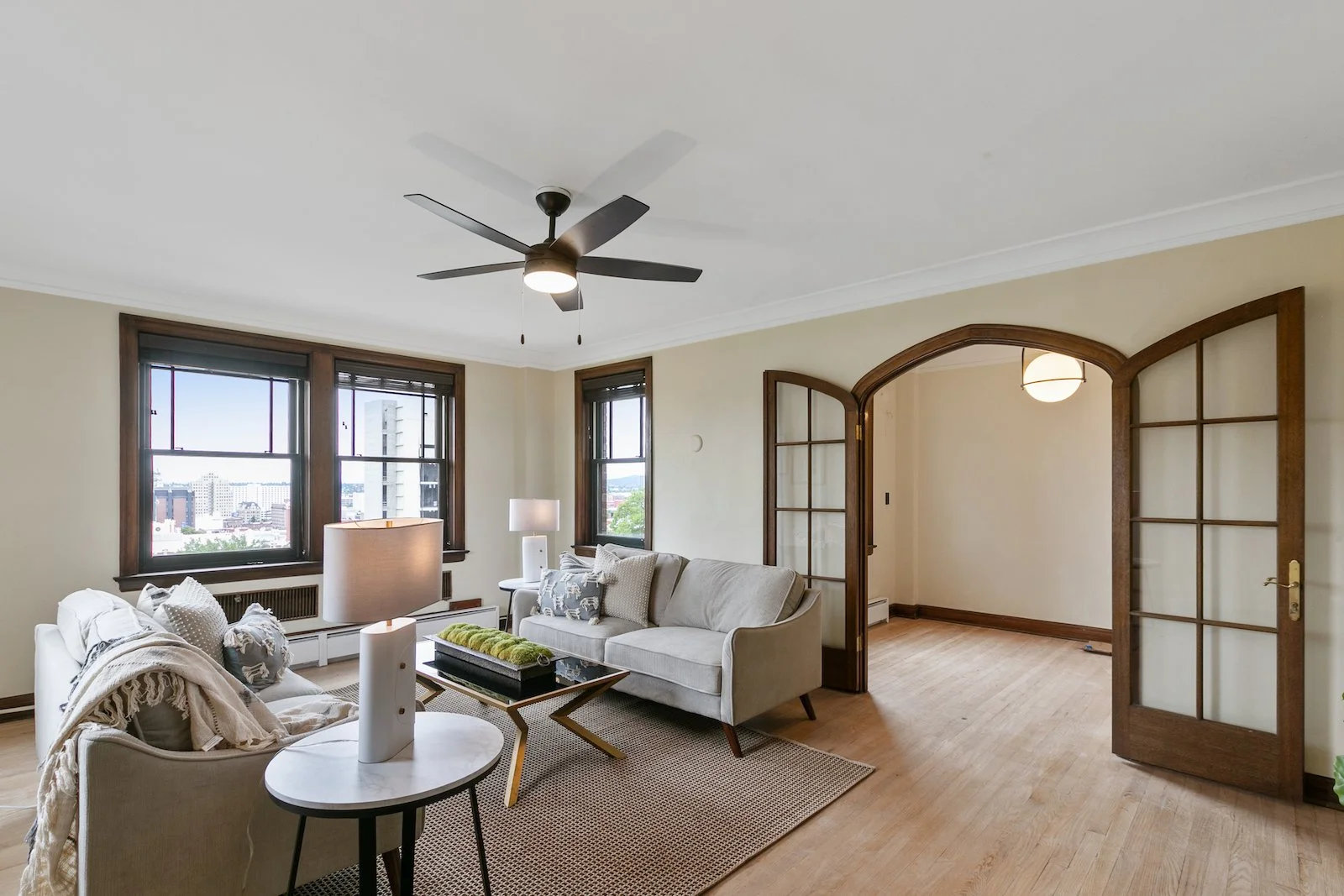 13 Livingroom.jpg