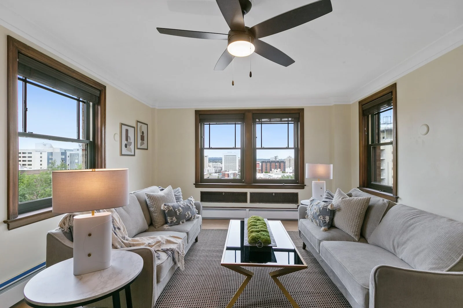 14 Livingroom.jpg