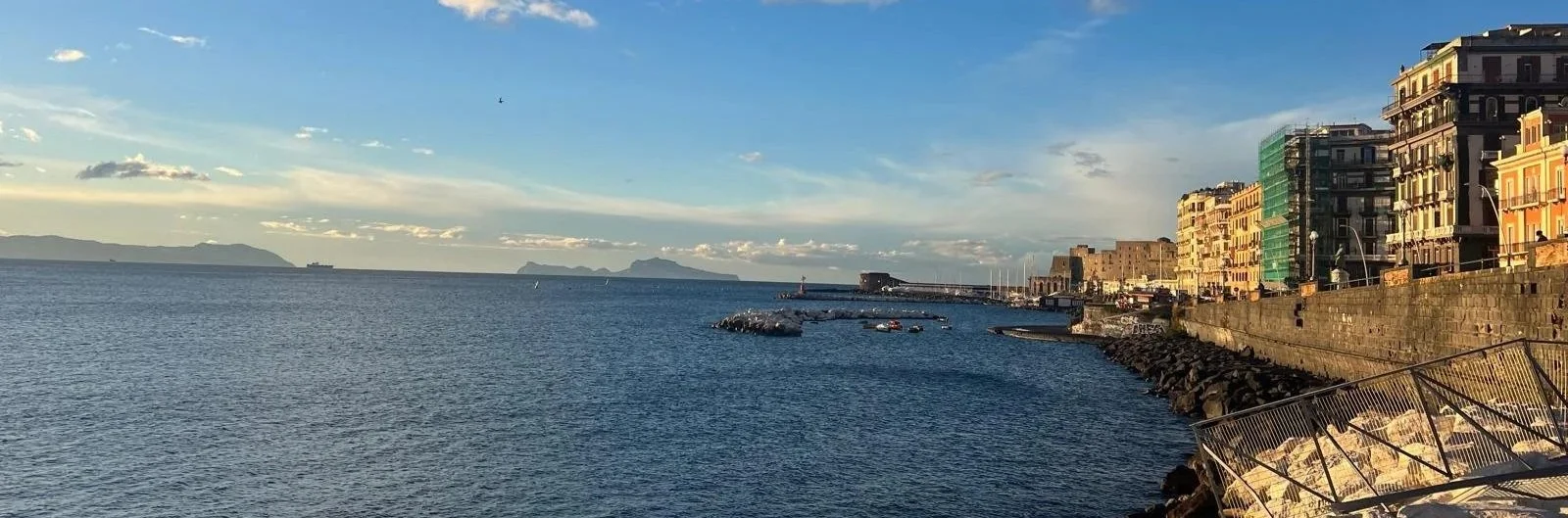 Veduta del lungomare di Napoli