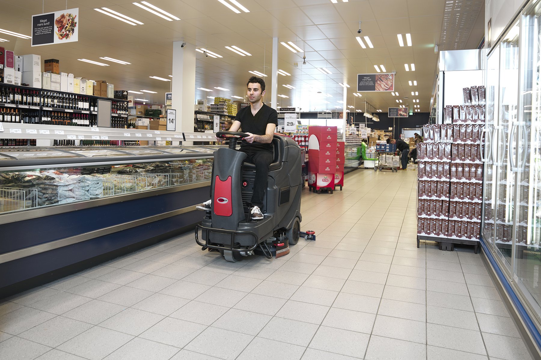 Scrubber Dryer Hire: When Renting Makes Sense