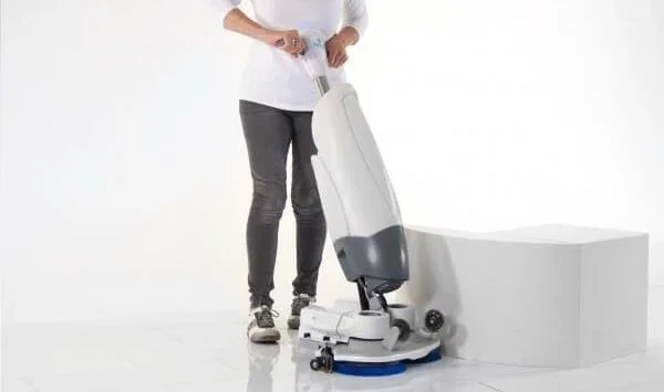 i-mop-xl-scrubber-dryer-1.webp