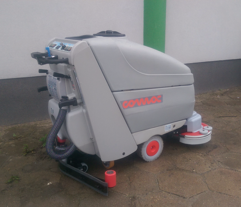comac-omnia-26-pedestrian-scrubber-dryer-2.jpg