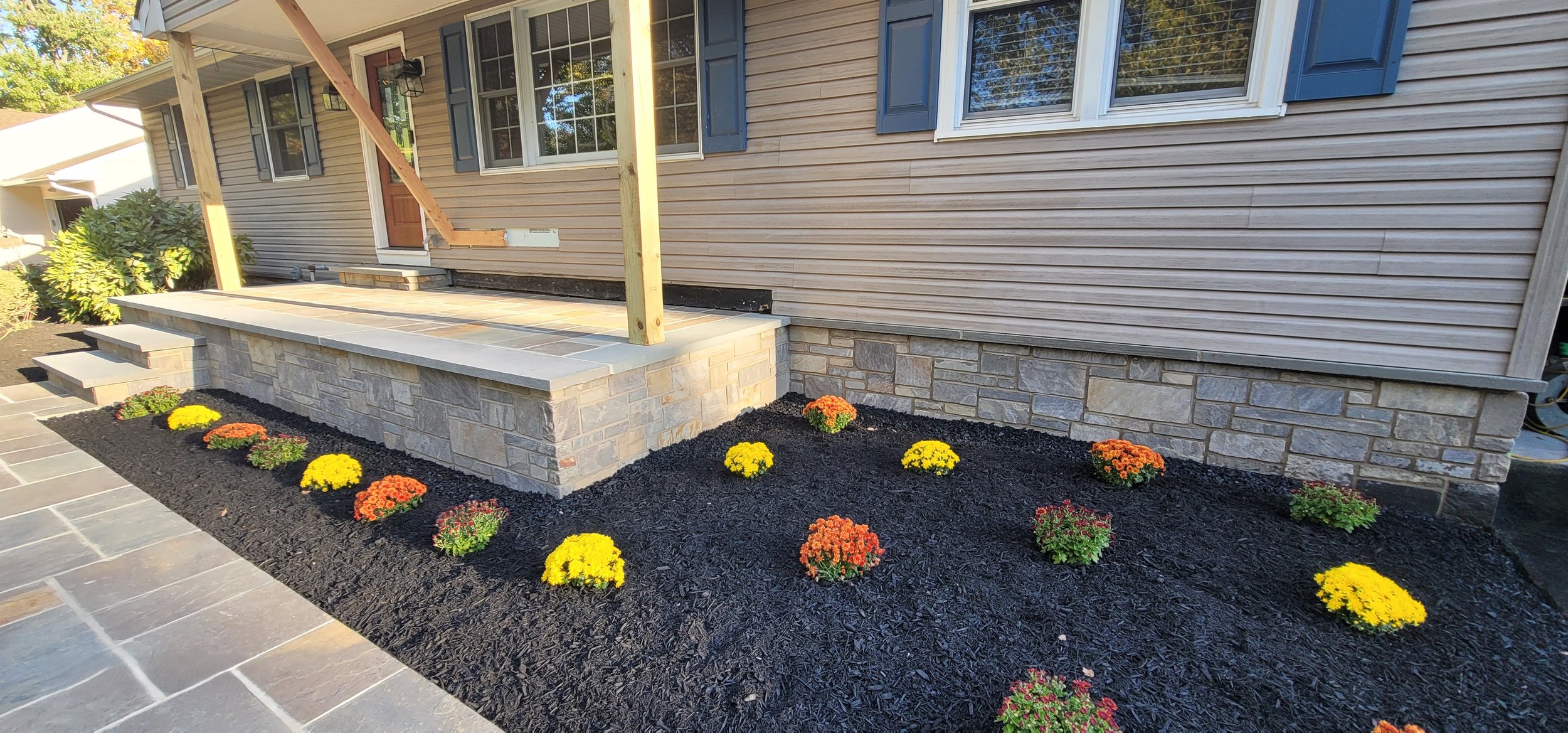 Smokey Grey Ashlar - Solid Gold Construction (2).jpg