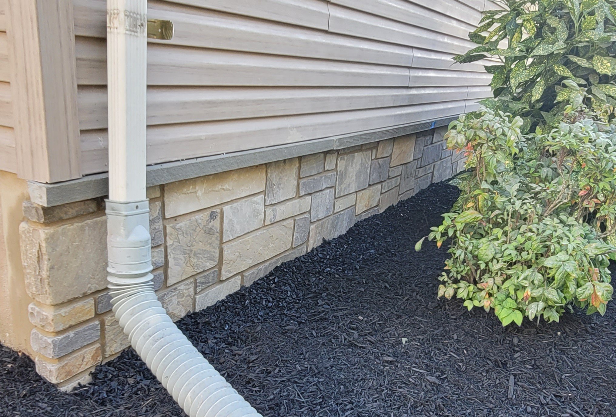 Smokey Grey Ashlar - Solid Gold Construction.jpg