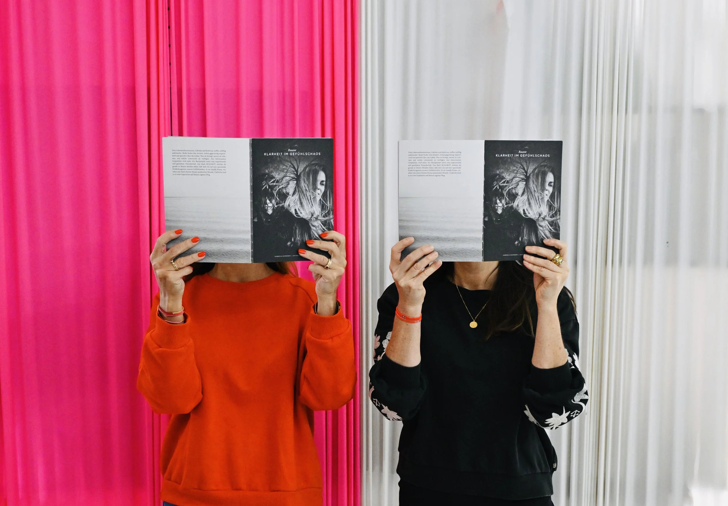 Alles rosa oder doch nicht? Ein Balanceakt zwischen Gefühlschaos und innerer Klarheit. 