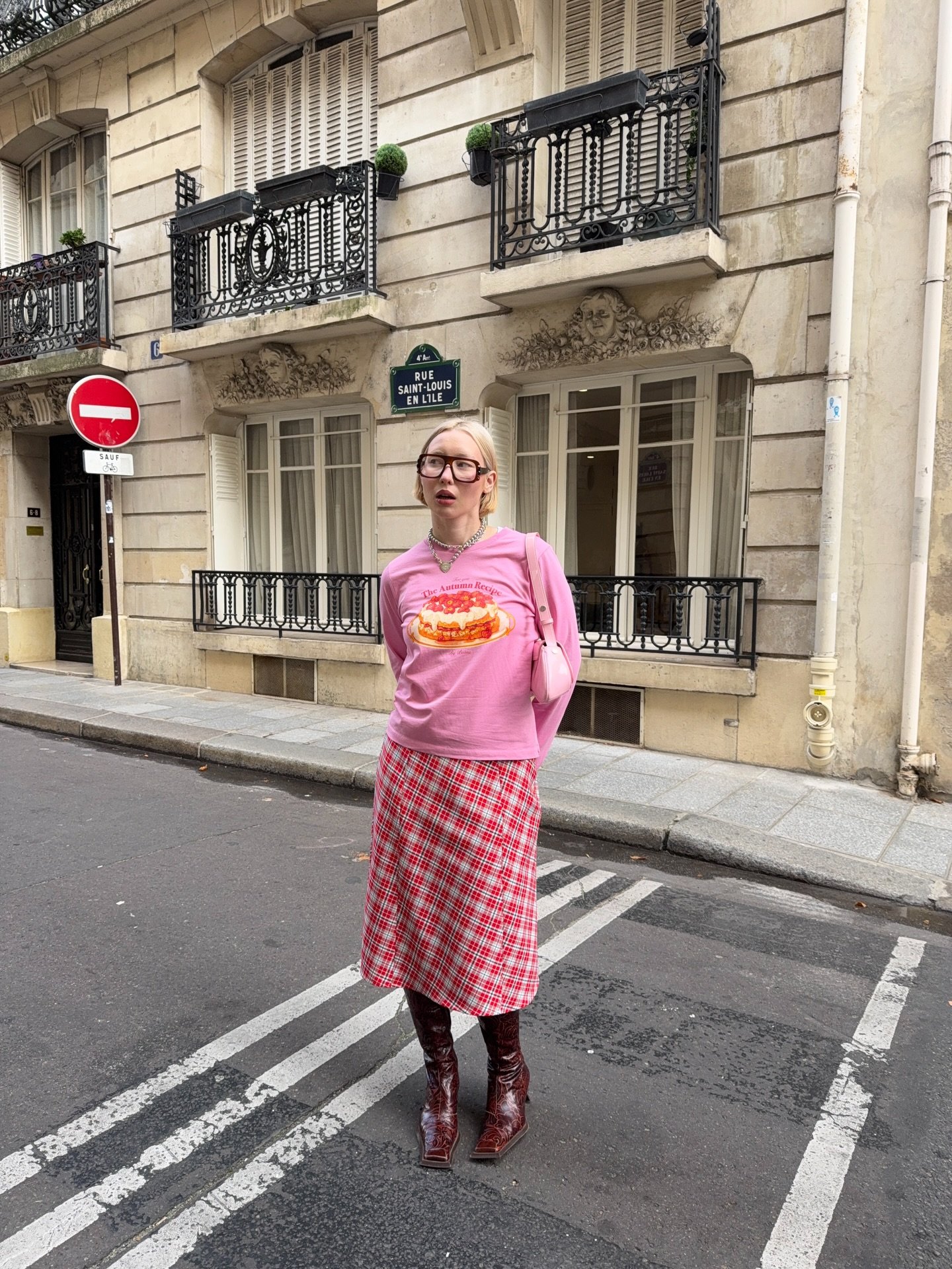 Your new favorite look🩷 @volgaleoni 

Head to our link in bio to shop the new in ! 

#girlswear #ootd #styleaddict #paris #outfitdujour #girlsweardaily #fashioninspo