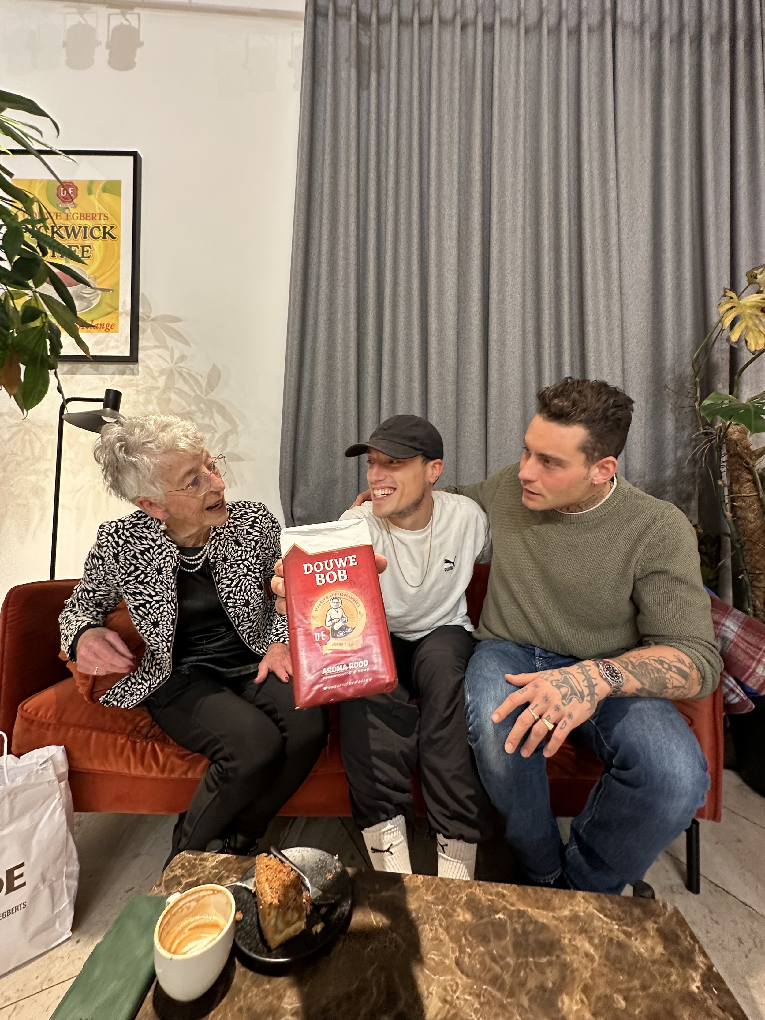 𝗖𝗹𝗶𝗲𝗻𝘁: Douwe Egberts
𝗖𝗮𝗺𝗽𝗮𝗶𝗴𝗻: social video ft. Douwe Bob
𝗥𝗼𝗹𝗲: Content creator and director