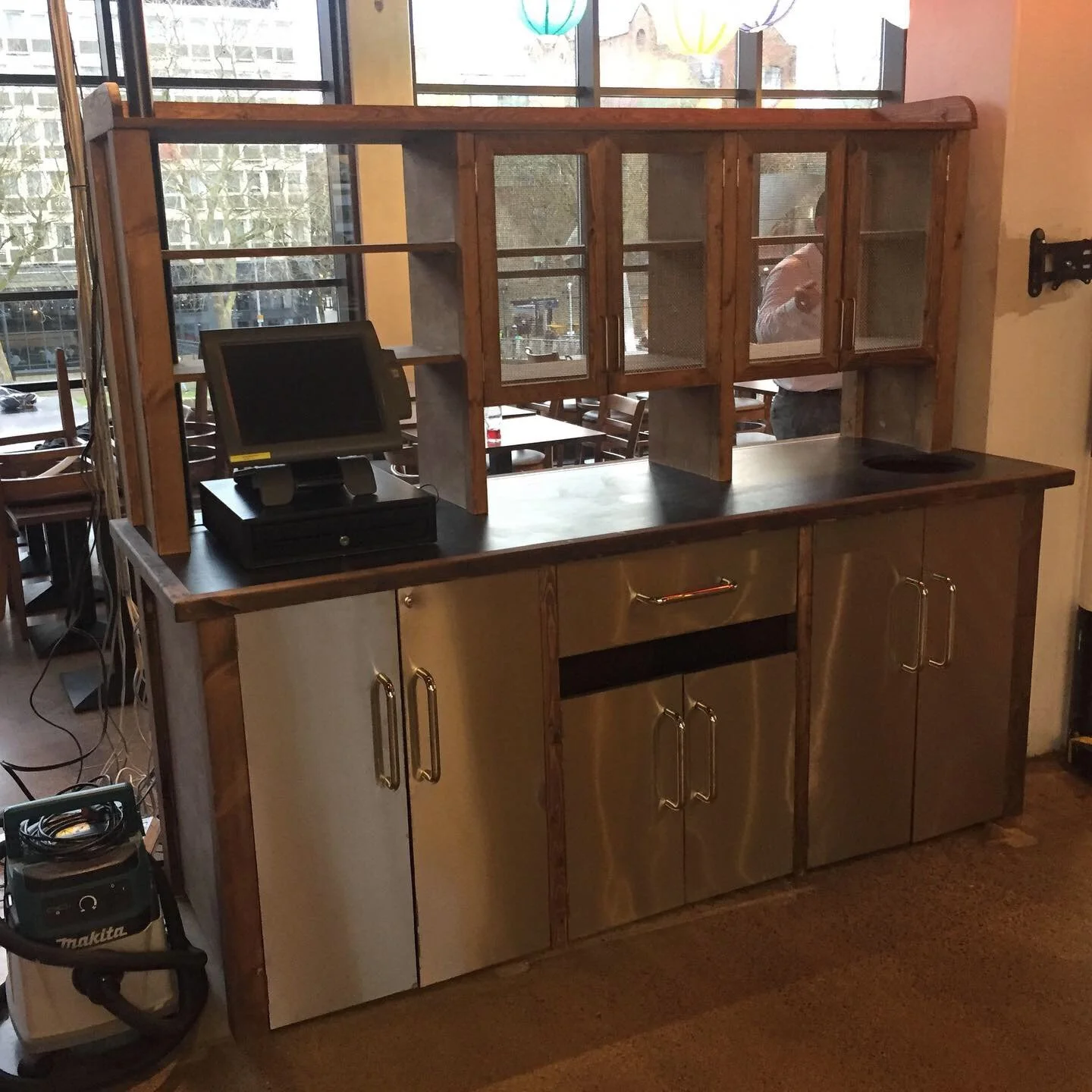 Waiter station