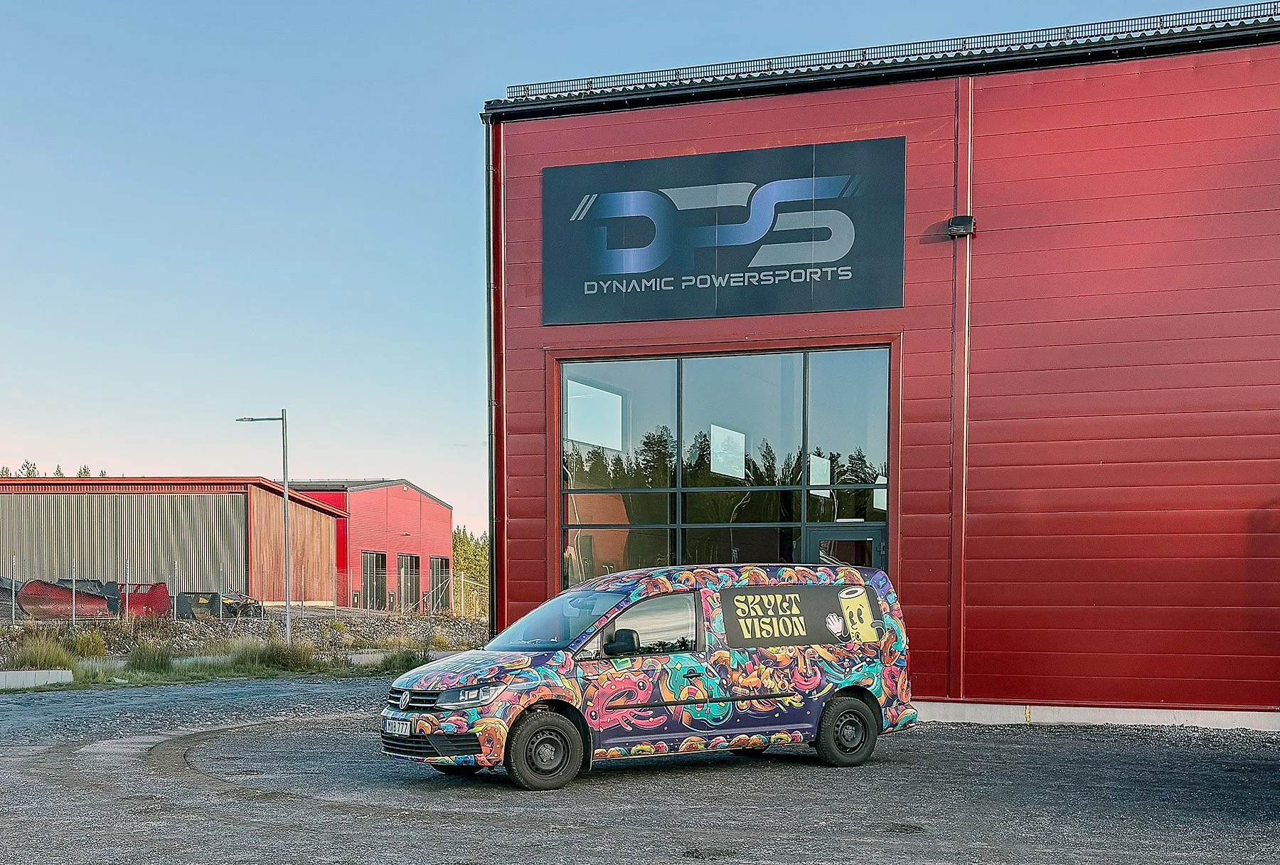 Dynamic Powersports – Fasadskylt för ny etablering i Luleå