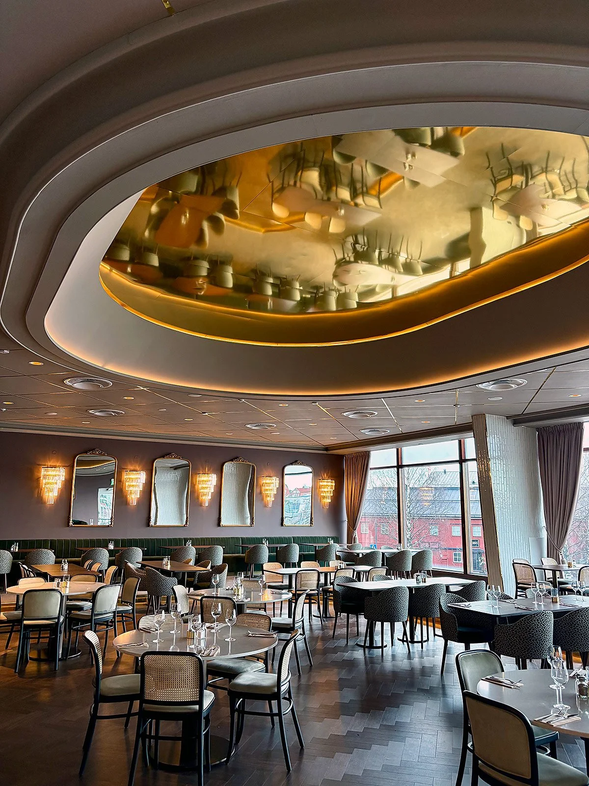 Specialanpassad taklösning i restaurang Bryggan på Elite Stadshotellet Luleå