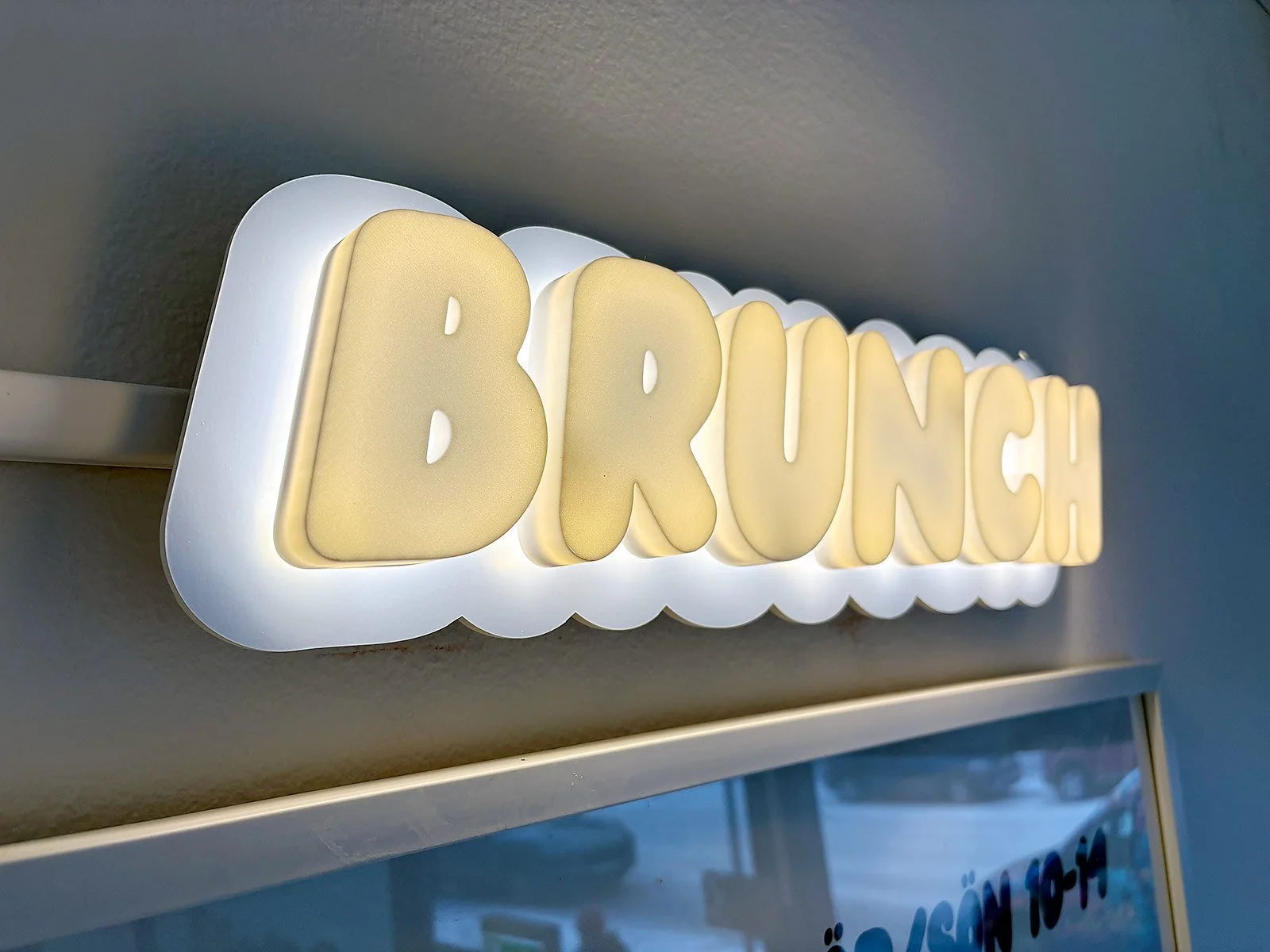 Skyltar och fönsterdekor för Cloud Café i Luleå