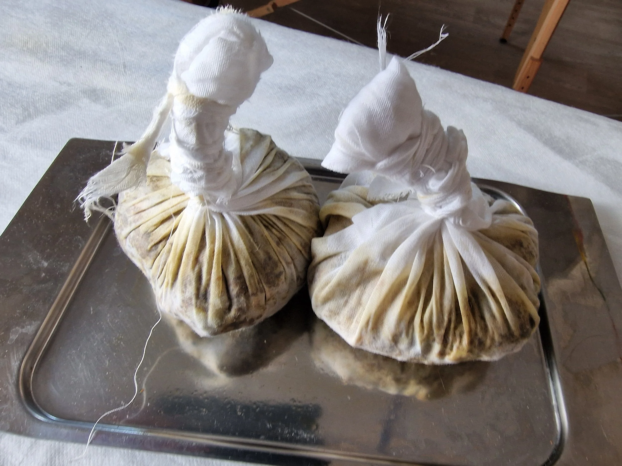 Massage pochons herbes et épices